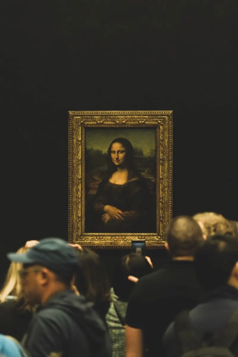 A crowd photographing the Mona Lisa